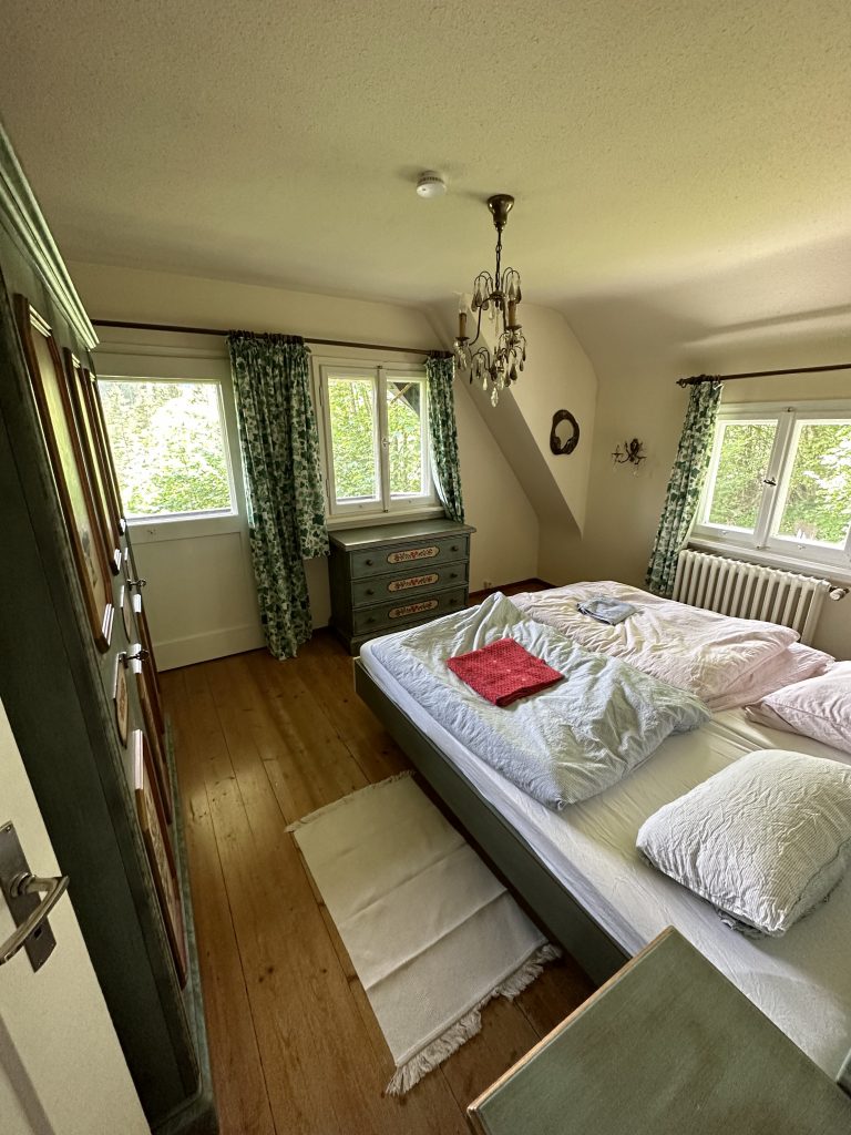 Großes Schlafzimmer